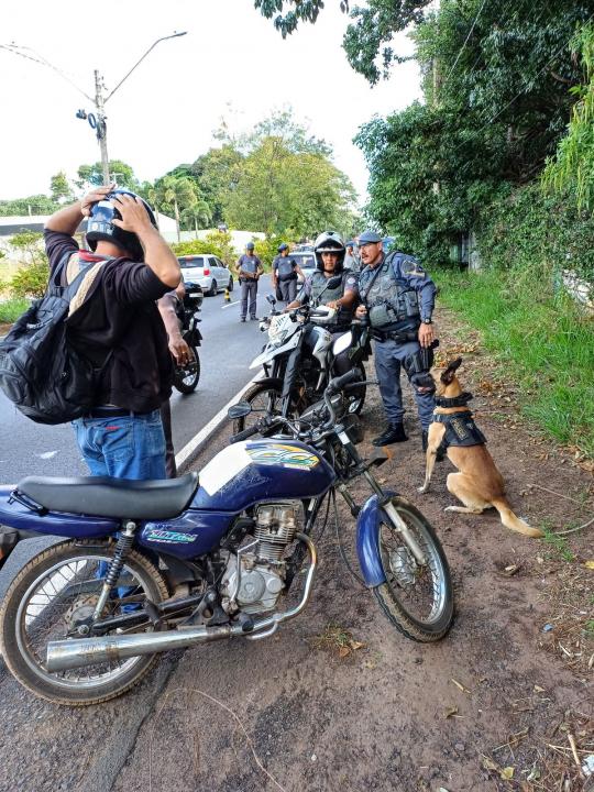 Foto 2 de 4 — PM aplica 32 autuações e apreende moto durante megaoperação de trânsito em Araraquara